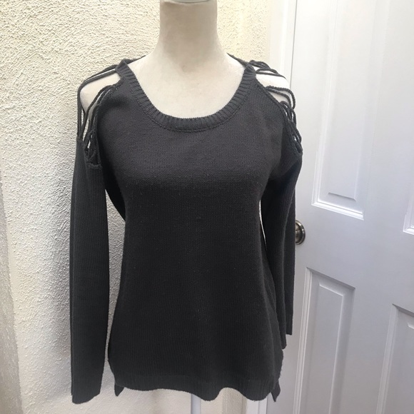 Grey Cold Shoulder Chunky Sweater with Vented High-Low Hem Love Riche size Small - Picture 4 of 11